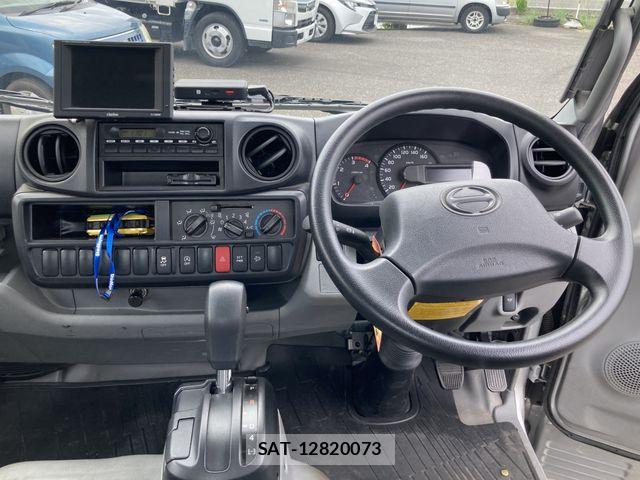 Hino DUTRO 2016-10 8879561-6