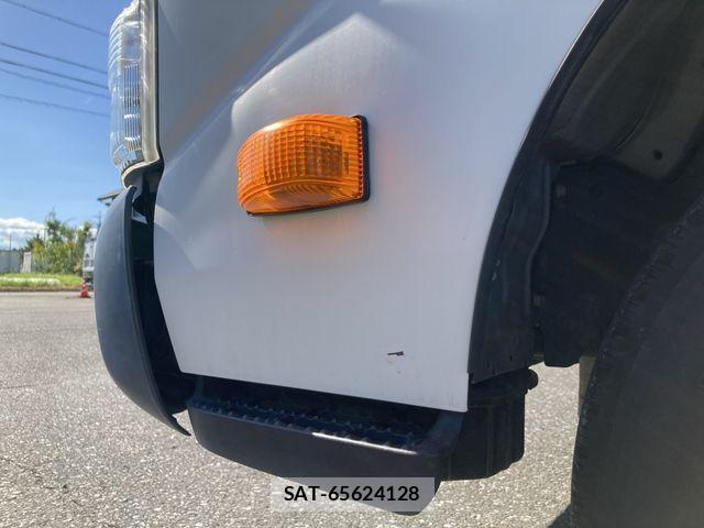 Hino DUTRO 2019-08 8879558-10