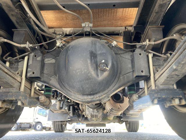 Hino DUTRO 2019-08 8879558-17
