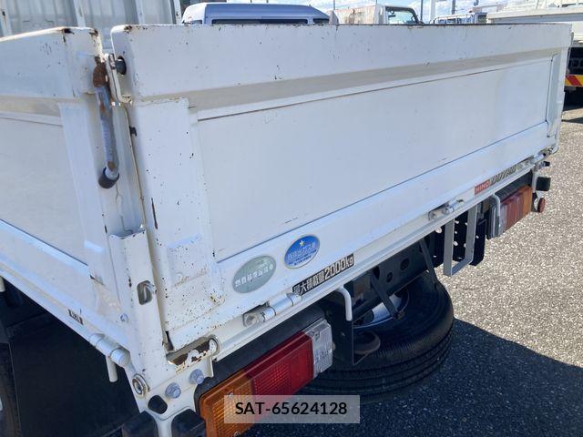 Hino DUTRO 2019-08 8879558-24