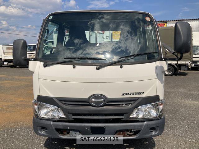 Hino DUTRO 2019-08 8879558-27