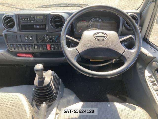 Hino DUTRO 2019-08 8879558-3