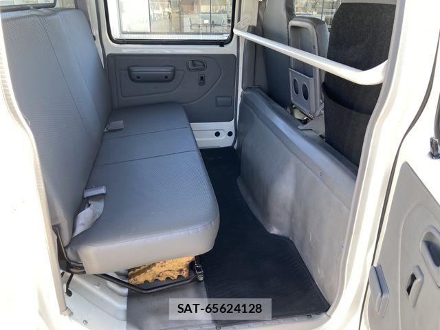 Hino DUTRO 2019-08 8879558-4