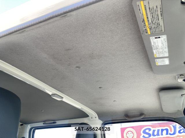 Hino DUTRO 2019-08 8879558-5