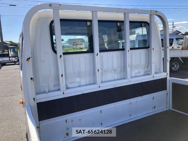 Hino DUTRO 2019-08 8879558-7