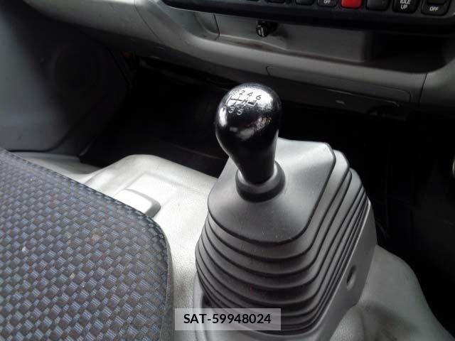 Hino DUTRO 2021-09 8879569-13