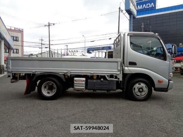 Hino DUTRO 2021-09 8879569-17