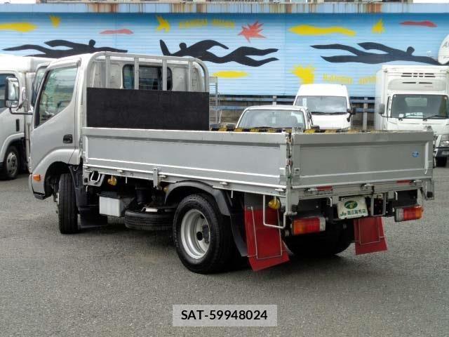 Hino DUTRO 2021-09 8879569-1