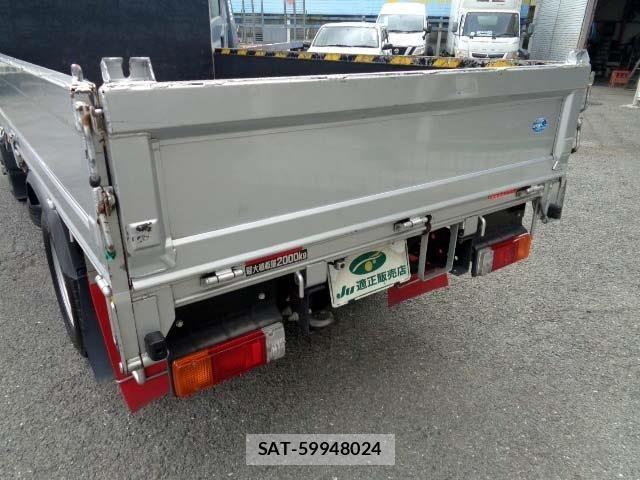 Hino DUTRO 2021-09 8879569-25