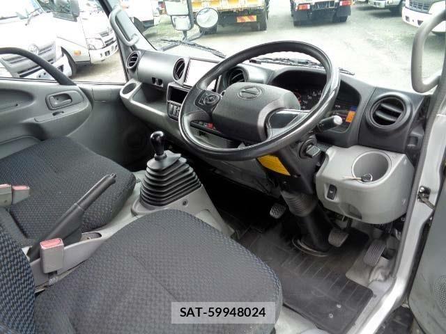 Hino DUTRO 2021-09 8879569-2