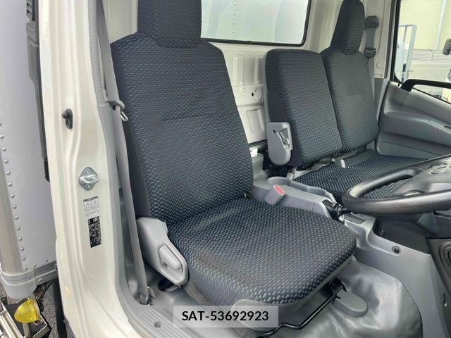 Hino DUTRO 2022-01 8879549-17