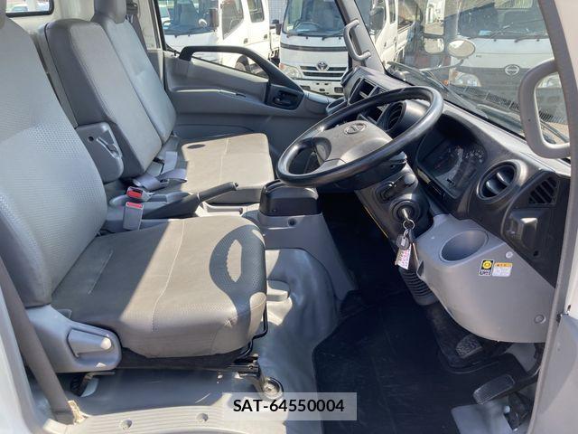 Hino DUTRO 2019-07 8879564-5