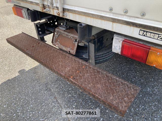 Hino DUTRO 2019-07 8879557-18
