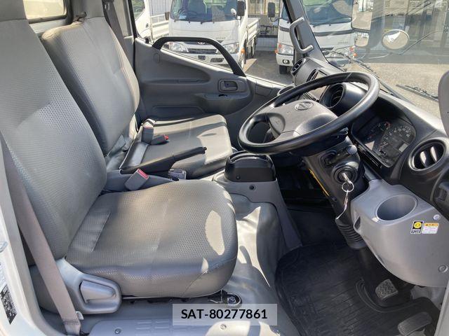 Hino DUTRO 2019-07 8879557-4