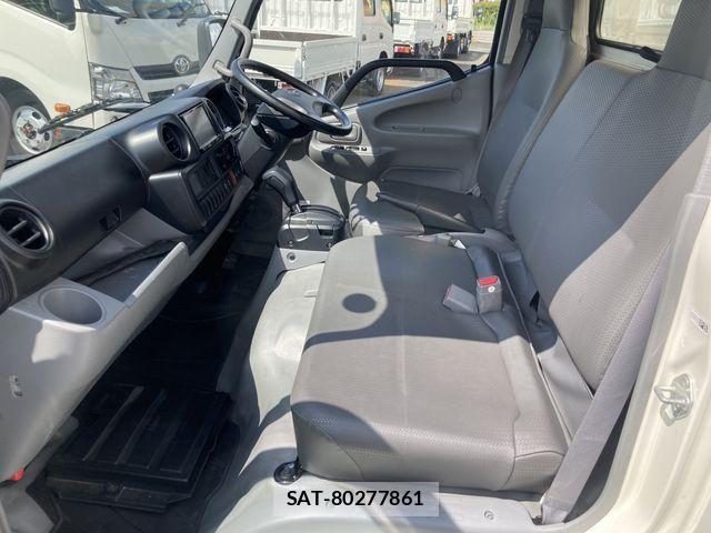 Hino DUTRO 2019-07 8879557-5