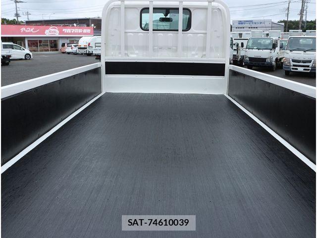 Hino DUTRO 2017-08 8879562-10