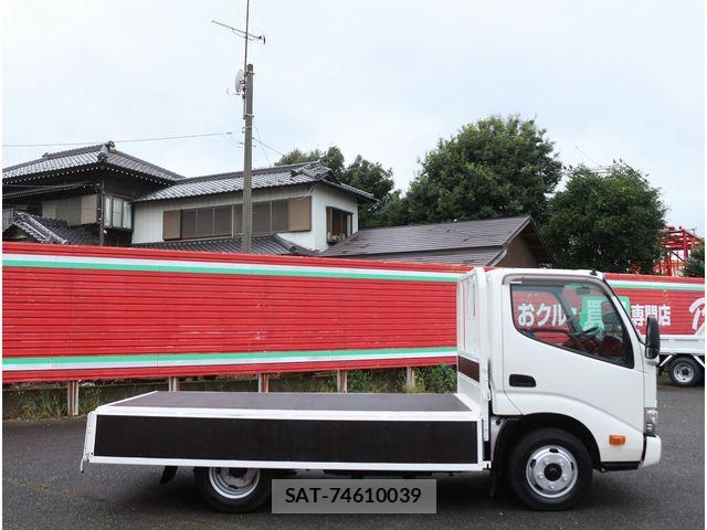 Hino DUTRO 2017-08 8879562-11