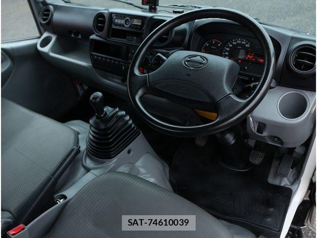 Hino DUTRO 2017-08 8879562-19