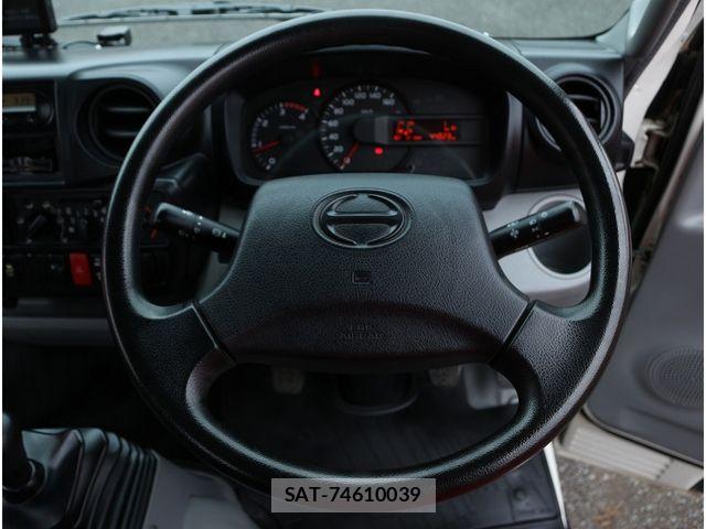 Hino DUTRO 2017-08 8879562-21
