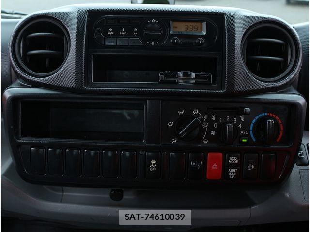 Hino DUTRO 2017-08 8879562-24