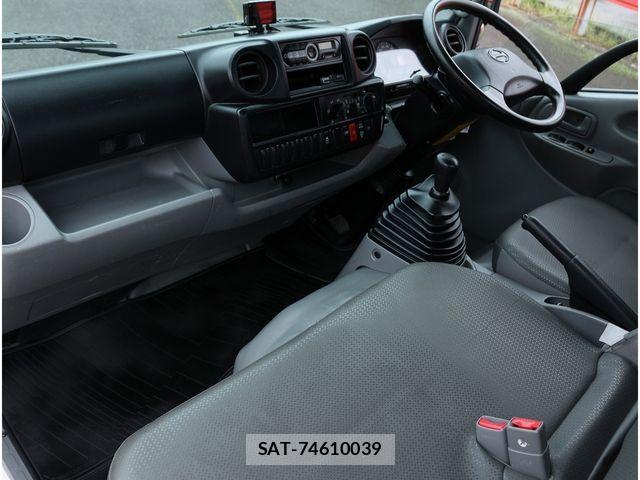 Hino DUTRO 2017-08 8879562-27