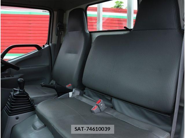 Hino DUTRO 2017-08 8879562-28
