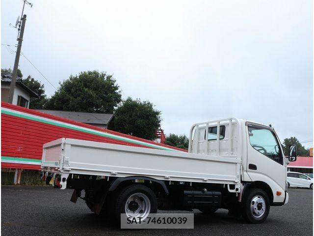 Hino DUTRO 2017-08 8879562-2