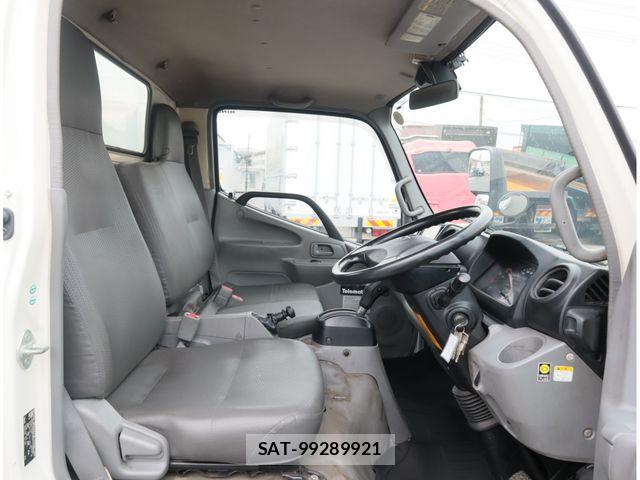 Hino DUTRO 2018-01 8879563-22