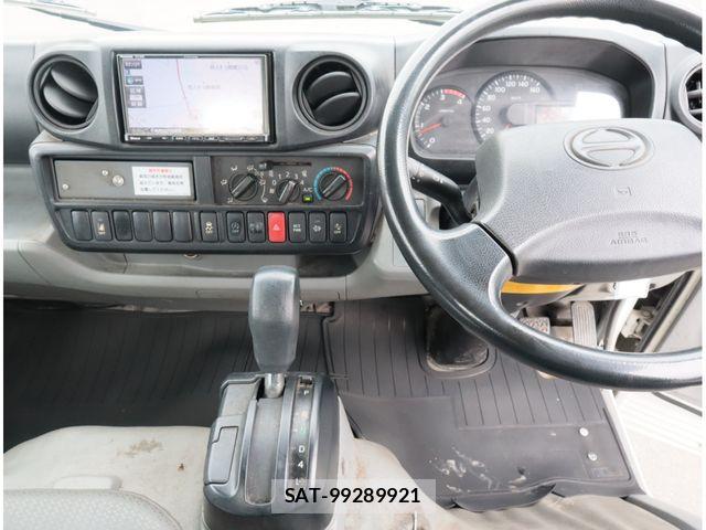 Hino DUTRO 2018-01 8879563-23