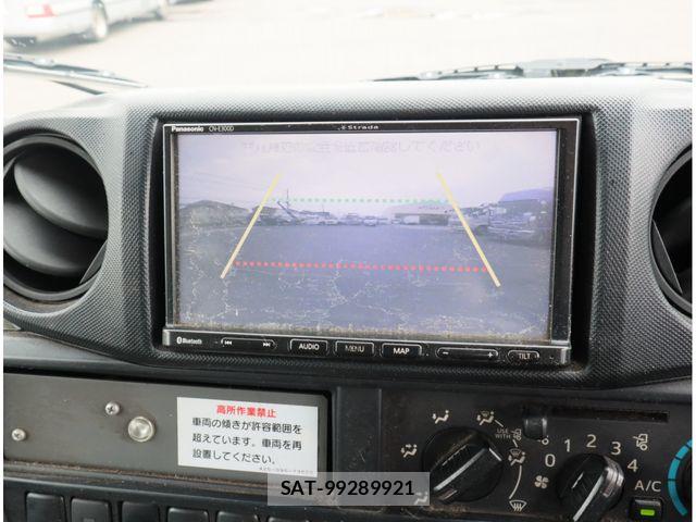 Hino DUTRO 2018-01 8879563-24