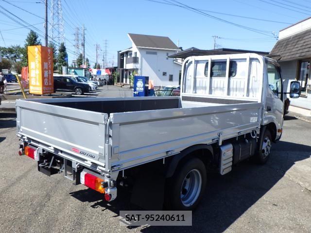 Hino DUTRO 2024-12 8883546-1