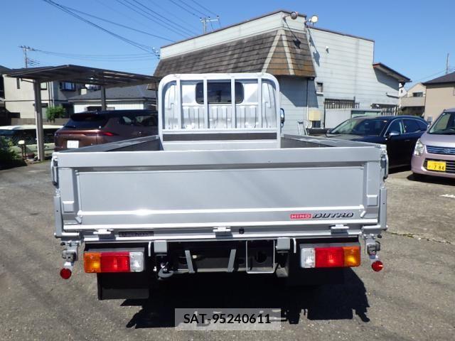 Hino DUTRO 2024-12 8883546-4