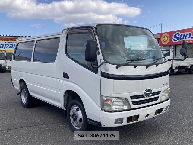 Hino DUTRO 2007-06 5866912-0