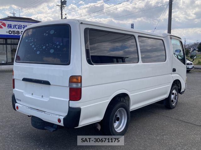 Hino DUTRO 2007-06 5866912-4