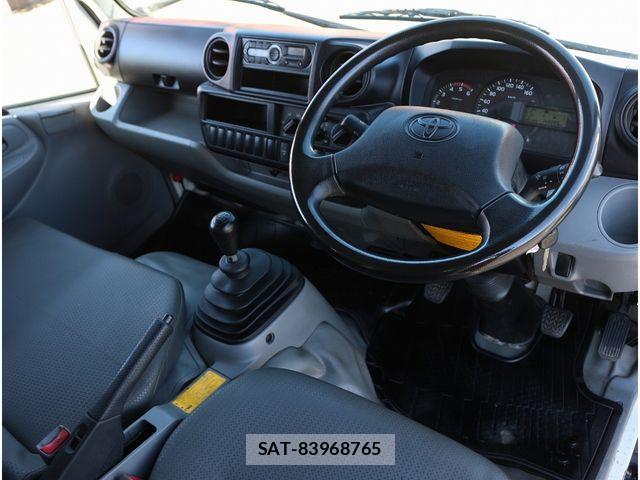 Toyota DYNA ROUTE VAN 2017-09 2960392-9