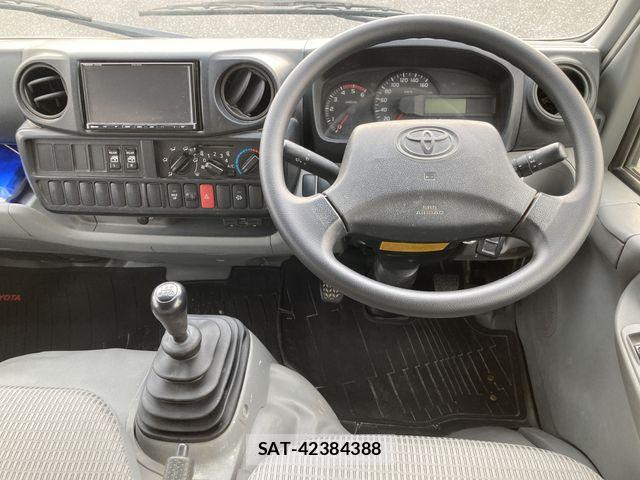 Toyota DYNA TRUCK 2021-04 1220458-9