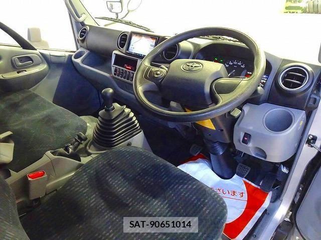 Toyota DYNA TRUCK 2024-03 1742472-4