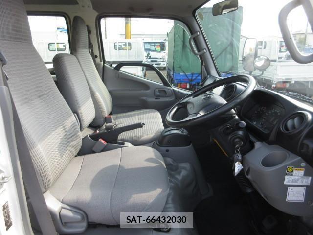 Toyota DYNA TRUCK 2017-06 1742533-12