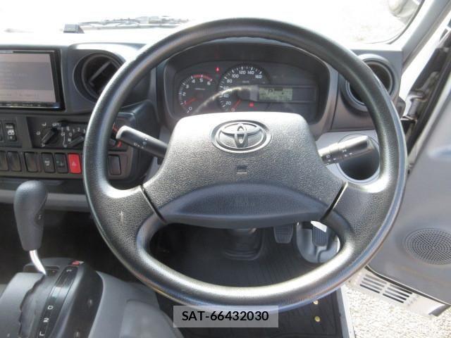Toyota DYNA TRUCK 2017-06 1742533-14