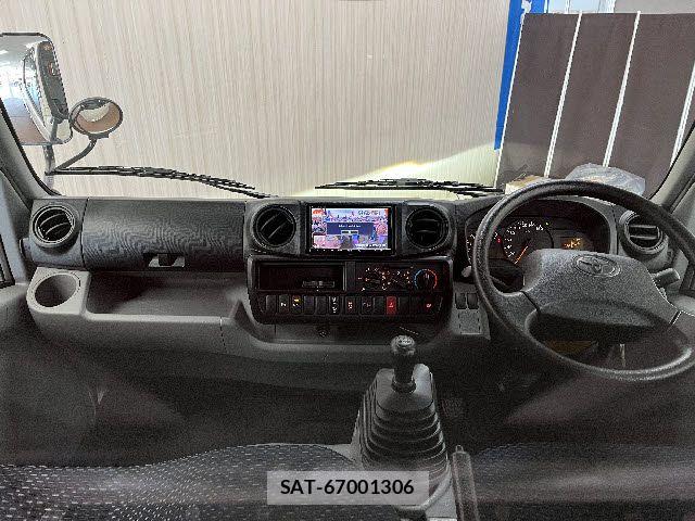 Toyota DYNA TRUCK 2021-11 5866925-1
