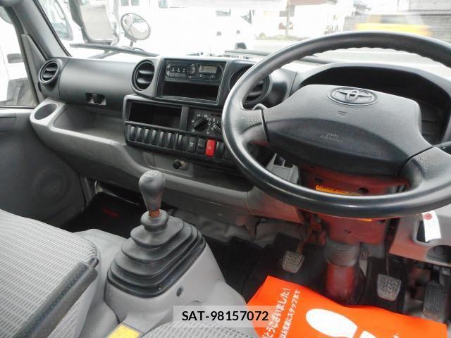 Toyota DYNA TRUCK 2017-08 6214133-10