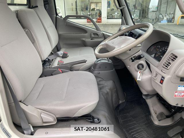 Toyota DYNA TRUCK 2014-09 6814743-4