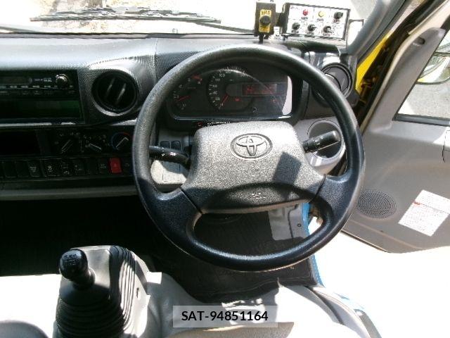 Toyota DYNA TRUCK 2016-03 6904517-17