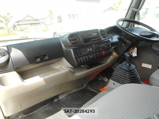 Toyota DYNA TRUCK 2014-03 7250615-17