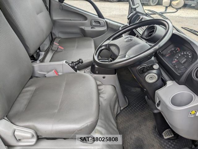 Toyota DYNA TRUCK 2019-02 7326820-17