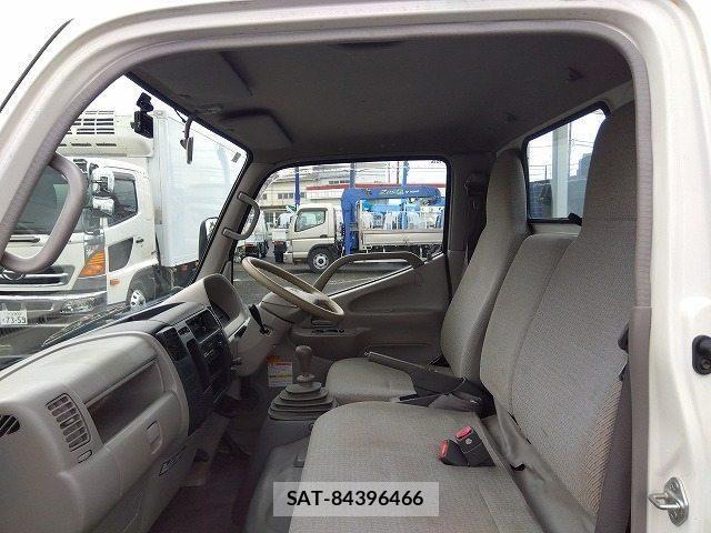 Toyota DYNA TRUCK 2004-02 7392003-19