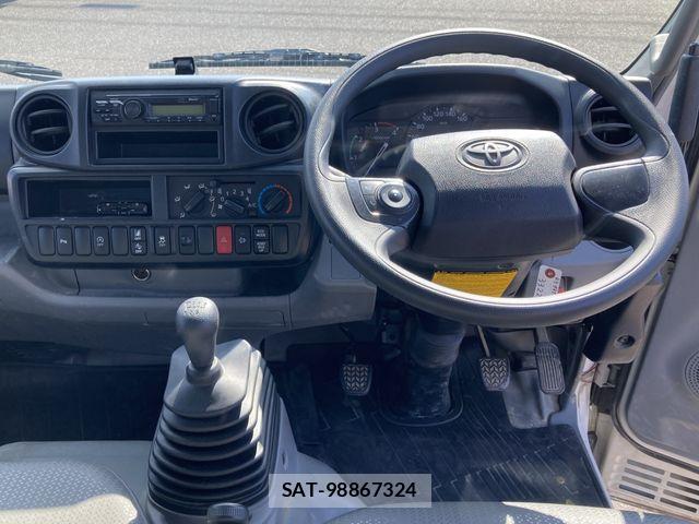 Toyota DYNA TRUCK 2021-08 7784502-7
