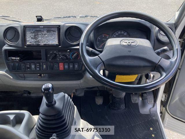 Toyota DYNA TRUCK 2017-02 7784497-7