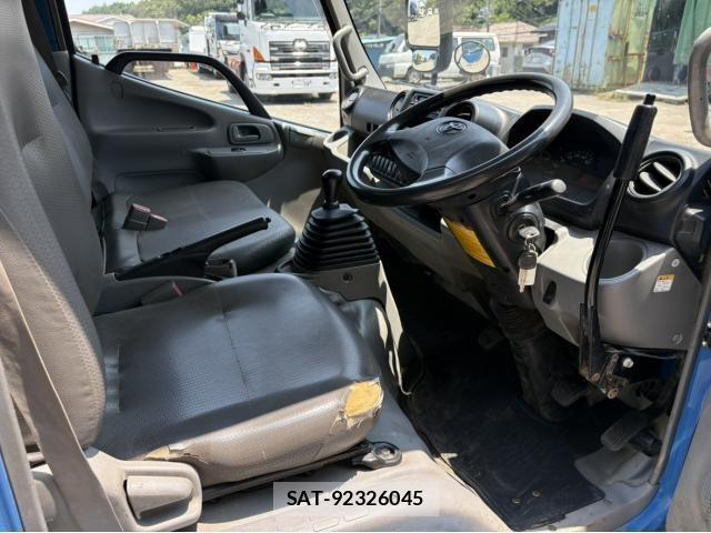 Toyota DYNA TRUCK 2014-03 8158317-28