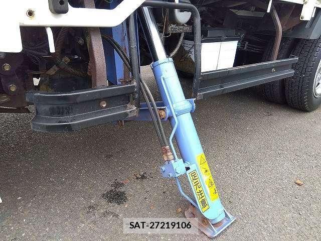 Toyota DYNA TRUCK 2003-07 8207353-8